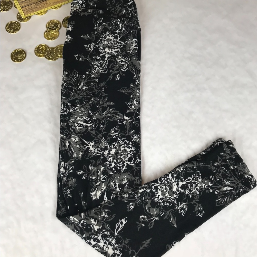 LulaRoe Black White Gray Floral Leggings One Size